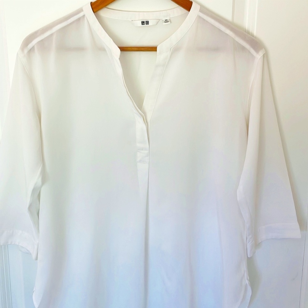 UNIQLO White XS Blouses